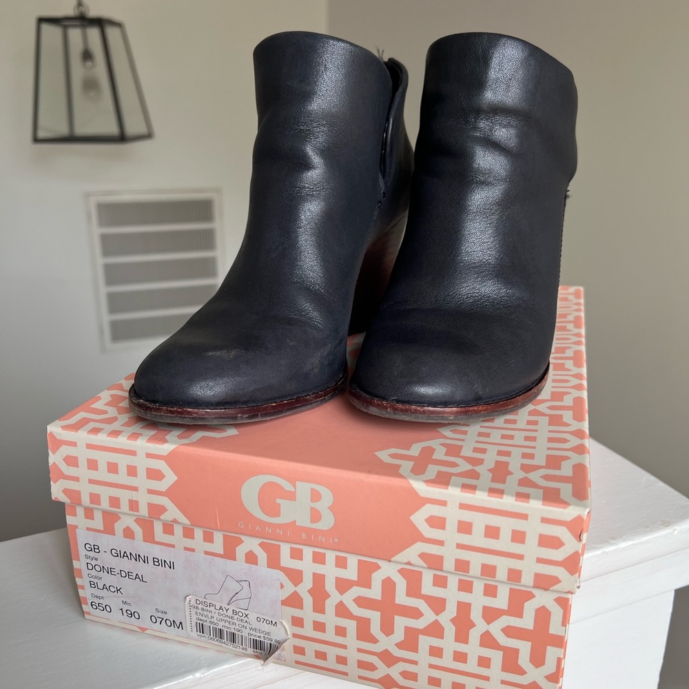 GB Gianni Bini Done-Deal Leather Envelope Wedge Booties Black